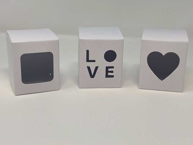 SMALL CONFECTIONERY BOX with wording love - WHITE