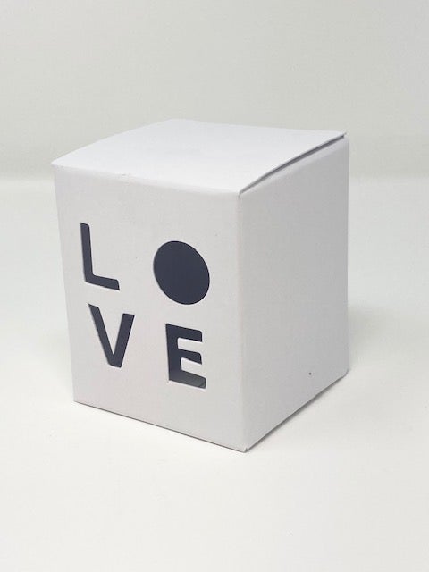 SMALL CONFECTIONERY BOX with wording love - WHITE